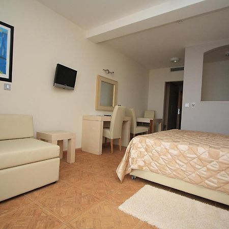 Aparthotel Natalia Podgora Exterior photo